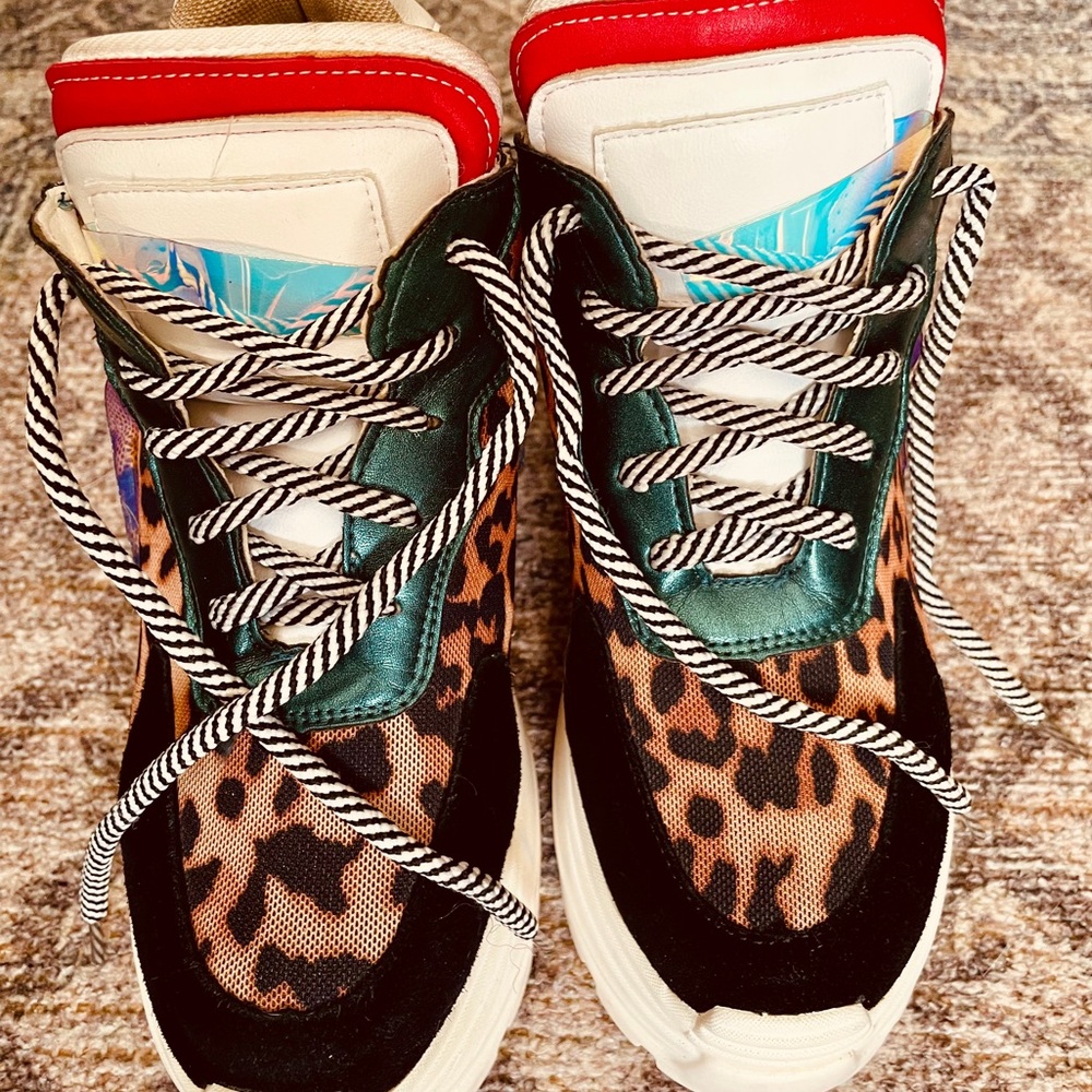 Anthony Wang Cucumber-01 women’s lace up wedge sneaker size 7.5. Worn condition.